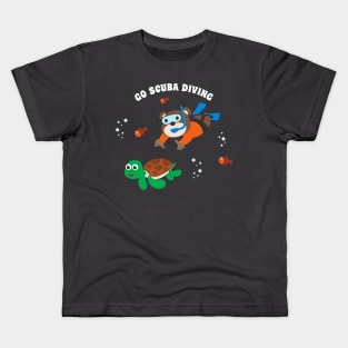 Diving with funny bear and turtle with cartoon style. Kids T-Shirt